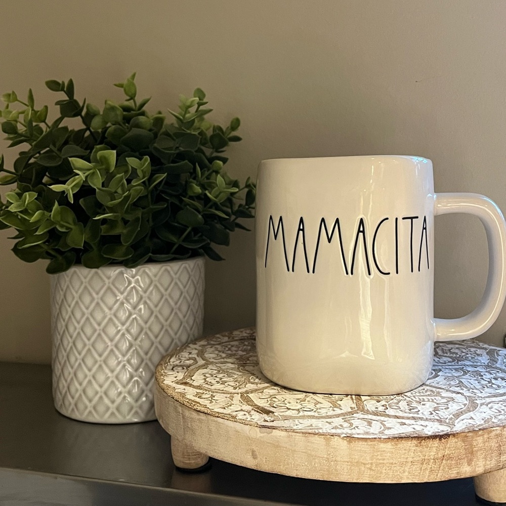 BNWT Rae Dunn ceramic, Mamacita , mug.
